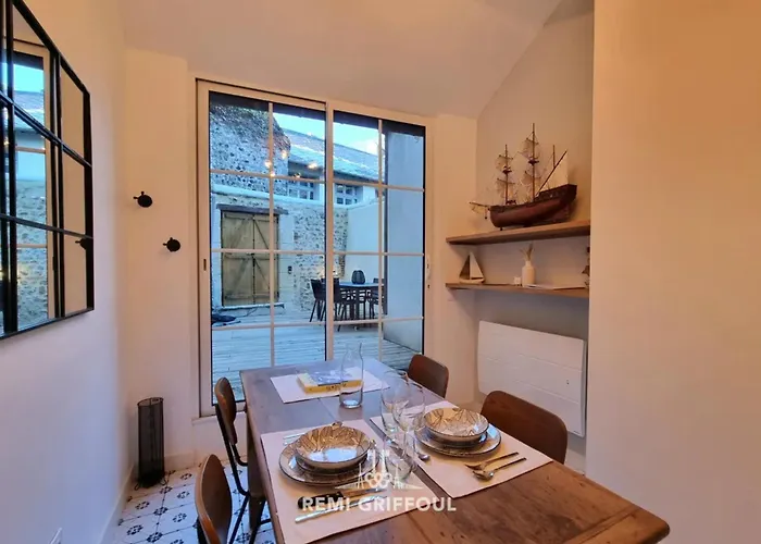 La De Champlain Terrace Center 2 Guests *